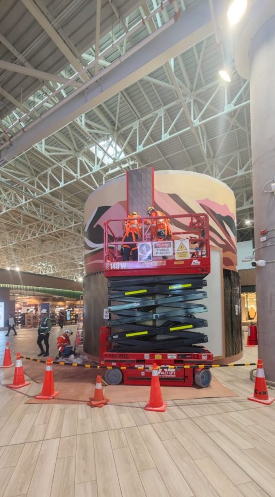 Alzahombres ALO Lift E 140 W elevan el arte en Perú 2